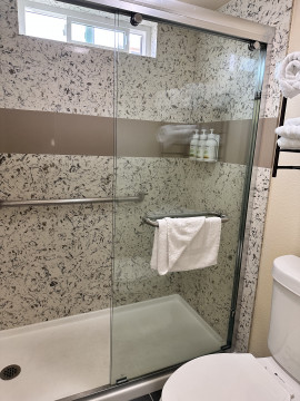 Beachwalker Inn & Suites Cayucos - Bathroom