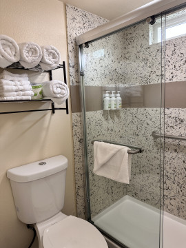 Beachwalker Inn & Suites Cayucos - Bathroom