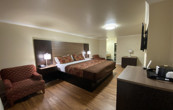 Beachwalker Inn & Suites Cayucos - King Accessible Guest Room