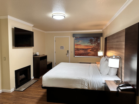 Beachwalker Inn & Suites Cayucos - King Standard Guest Room