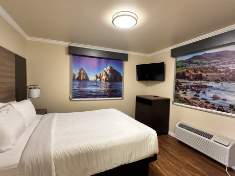 Beachwalker Inn & Suites Cayucos - King Standard Guest Room