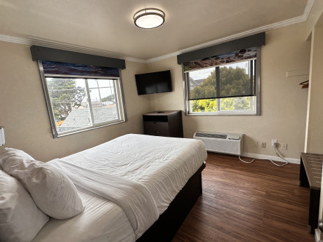 Beachwalker Inn & Suites Cayucos - King Standard Guest Room
