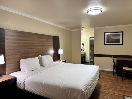 Beachwalker Inn & Suites Cayucos - King Standard Guest Room