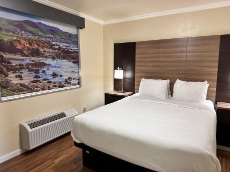 Beachwalker Inn & Suites Cayucos - King Standard Guest Room