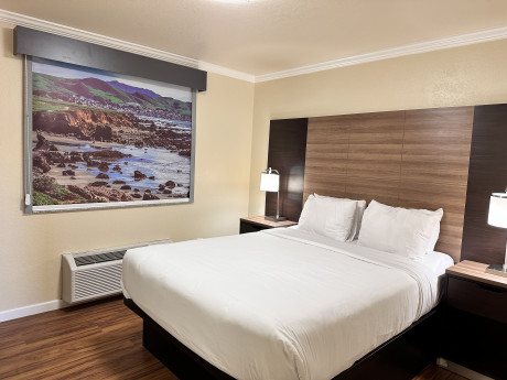Beachwalker Inn & Suites Cayucos - King Standard Guest Room