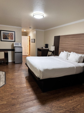 Beachwalker Inn & Suites Cayucos - King Standard Guest Room