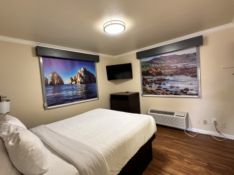 Beachwalker Inn & Suites Cayucos - King Standard Guest Room