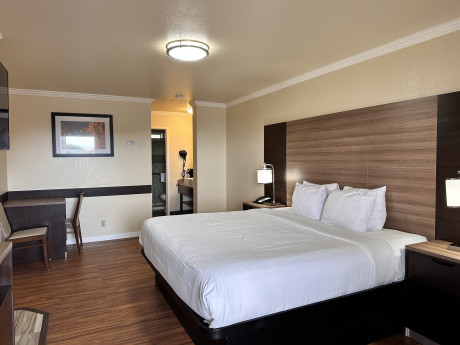 Beachwalker Inn & Suites Cayucos - King Standard Guest Room