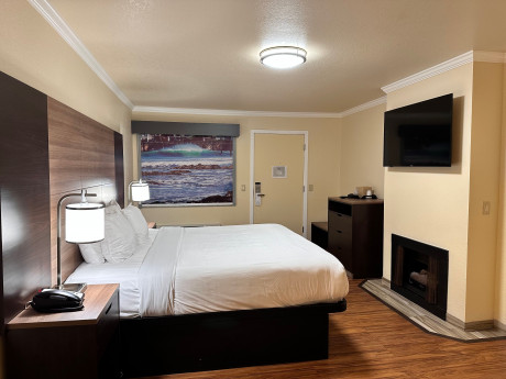 Beachwalker Inn & Suites Cayucos - King Standard Guest Room